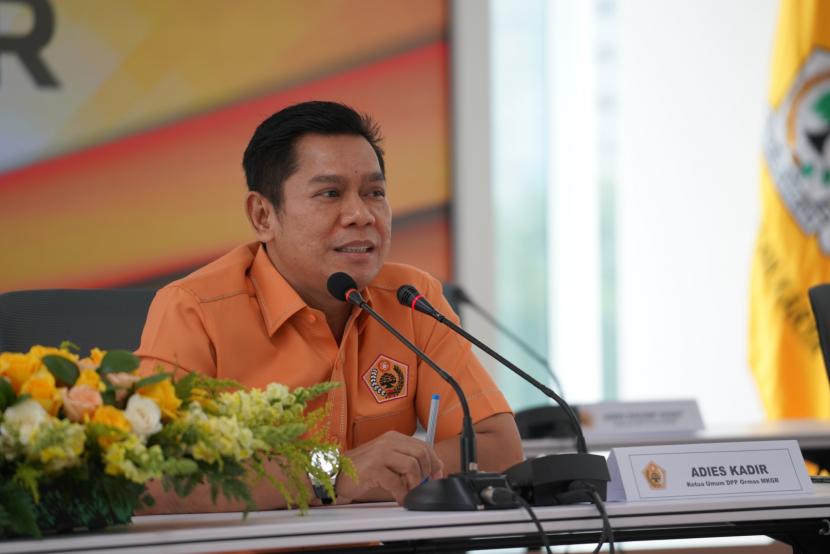 Ketua Umum Ormas MKGR Adies Kadir saat Rapat Pleno I di Kantor DPP Partai Golkar, Jakarta, Jumat (23/4).