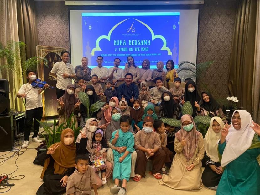 Amaroossa Hotel Bandung Buka Bersama Anak Yatim