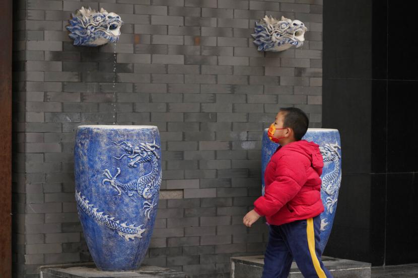 Beijing memperketat peraturan pembatasan sosial Covid-19 dengan menutup seluruh sekolah di kota itu.