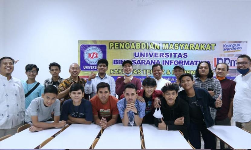 Berbagi Sesama Insan menjadi kegiatan rutin yang diadakan oleh Universitas BSI (Bina Sarana Informatika) setiap tahunnya selama bulan Ramadhan. Kali ini, digelar di Universitas BSI kampus Karawang, dengan program Berbagi Ilmu dan Berbagi Peduli kepada anak yatim di Yayasan Rumah Harapan, Karawang, pada Kamis (21/4), dengan tetap memerhatikan protokol kesehatan.