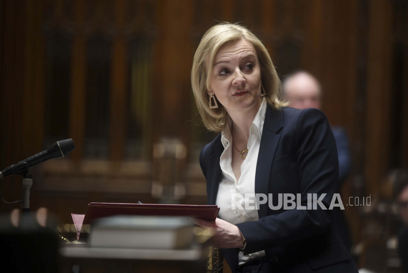Menteri Luar Negeri Inggris Liz Truss mengatakan ia sepakat dengan Menteri Luar Negeri Jepang Hayashi Yoshimata menambah sanksi untuk Rusia.