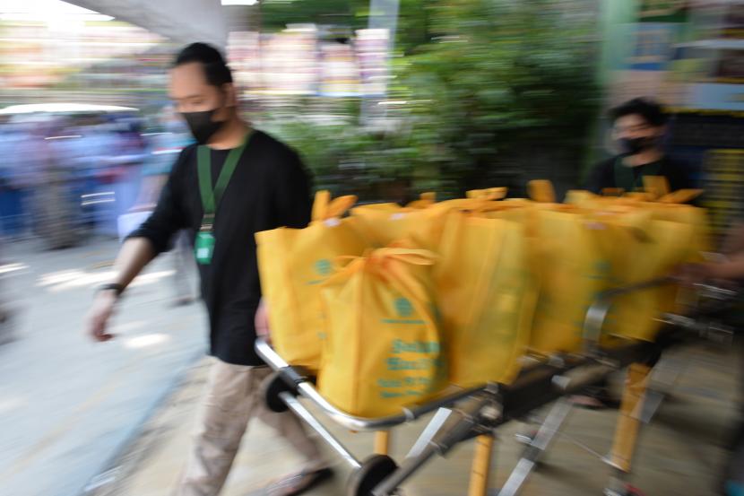 Bantuan paket sembako yang akan dibagikan kepada warga (ilustrasi)