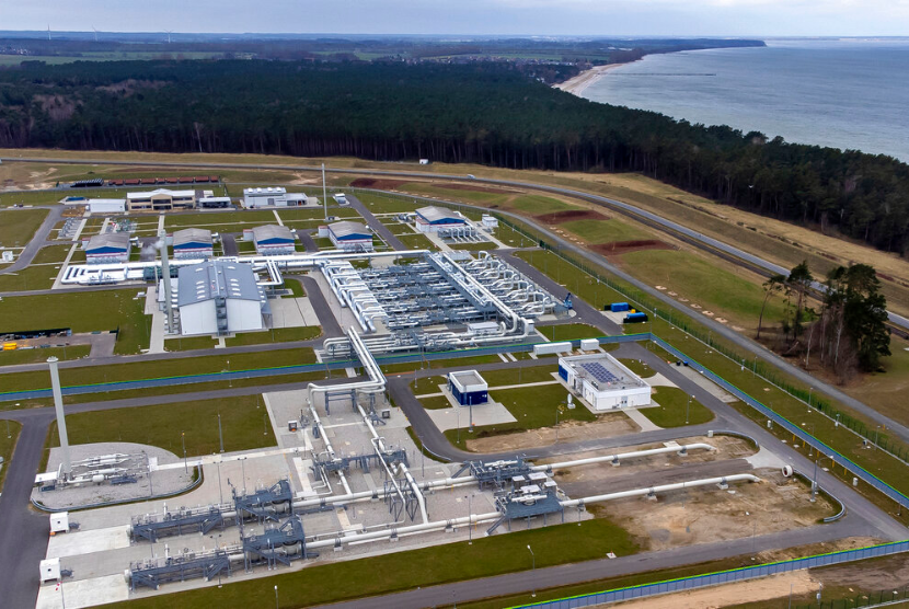 Foto udara fasilitas Nord Stream 2. Kementerian Perekonomian Jerman mengatakan perusahaan-perusahaan energi Eropa dapat membuka rekening khusus dengan Gazprombank untuk membayar gas Rusia sesuai dengan permintaan Moskow.