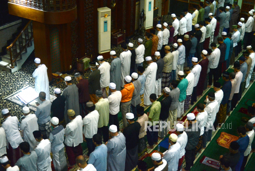 Ilustrasi Sholat Tarawih. Pihak kepolisian kota Toronto, Kanada memperketat keamanan tempat-tempat ibadah serta pusat komunitas Muslim pada Ahad (17/4/2022) waktu setempat.