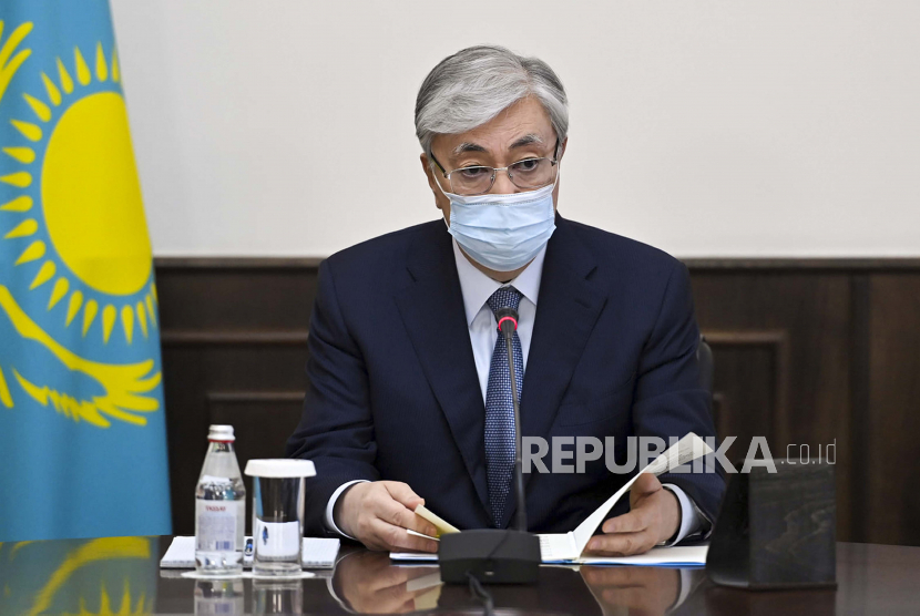 Presiden Kazakhstan Kassym-Jomart Tokayev berbicara selama pertemuan di Almaty, Kazakhstan, Rabu, 12 Januari 2022. Seorang mata-mata asing diduga rencanakan serangan terhadap presiden Kazakhstan. Ilustrasi.