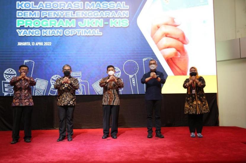 Kolaborasi komunikasi publik lintas Kementerian/Lembaga menjadi poin penting dalam penerapan Instruksi Presiden Nomor 1 Tahun 2022 tentang Optimalisasi Program JKN-KIS. Komunikasi publik terkait Program JKN-KIS kini juga turut menjadi agenda pemerintah yang harus terorkestrasi dengan harmonis.