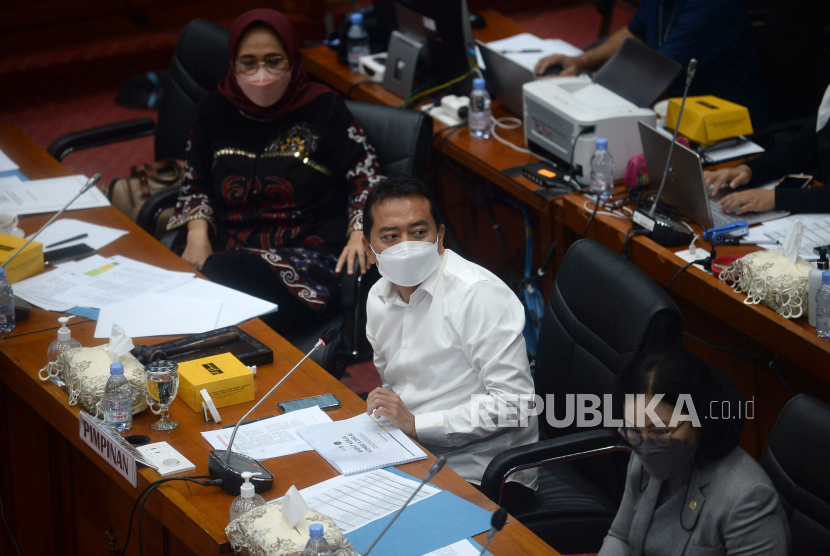 Pimpinan Komisi X DPR Syaiful Huda saat rapat kerja di Gedung DPR RI. Komisi X mempertanyakan pemangkasan kontingen SEA Games oleh Tim Review PPON.