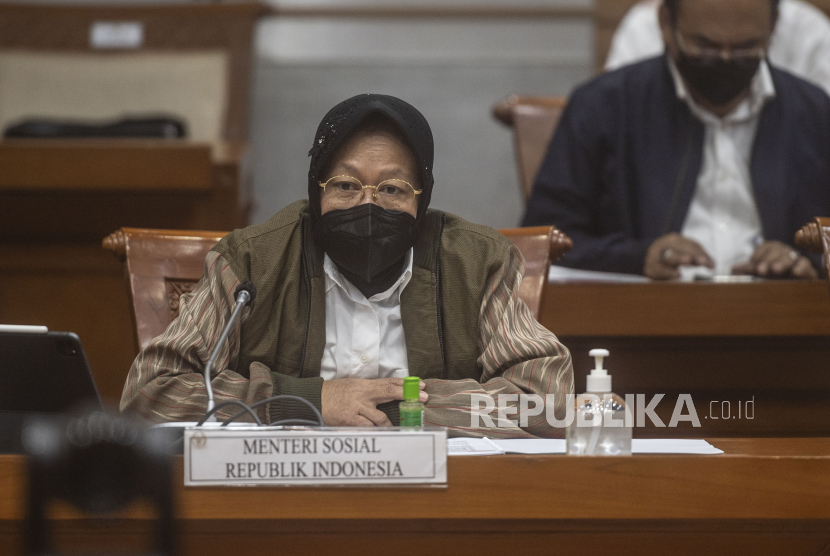 Menteri Sosial Tri Rismaharini
