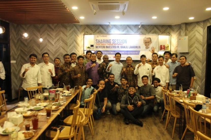 Buka bersama Menteri Investasi Bahlil bersama para aktivis, Jumat (23/4/2022). Dalam kesempatan itu Bahlil menyatakan dirinya merasakan manfaat pengalaman sebagai aktivis
