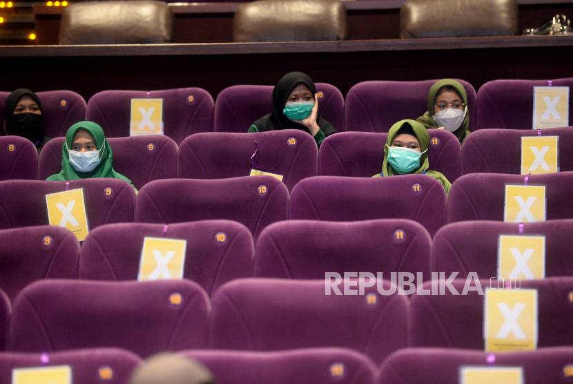 Bioskop XXI Epicentrum Kuningan, Jakarta, Ahad (31/10/2021). Mulai mulai Selasa (19/4/2022) hingga Senin (9/5/2022), bioskop di DKI Jakarta dapat beroperasi dengan maksimal 75 persen kapasitas ruangan.