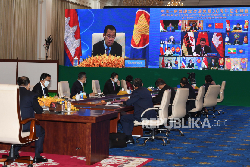Pertemuan pimpinan ASEAN. Pertemuan Tingkat Tinggi ASEAN-Amerika Serikat (AS) telah dikonfirmasi akan berlangsung pada 12-13 Mei 2022 di Washington, AS.