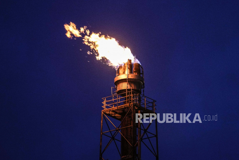 Menteri iklim Polandia mengatakan Uni Eropa harus menghukum negara yang membayar gas Rusia dengan rubel. Hal ini disampaikan setelah Rusia memotong pasokan gasnya ke Polandia dan Bulgaria karena menolak membayar dengan rubel.