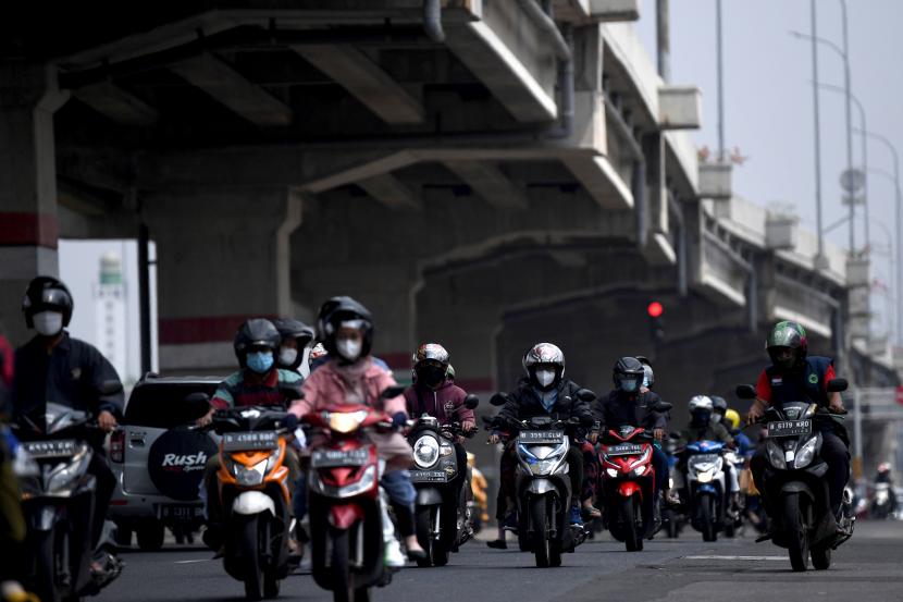 Pengendara motor melintas di Kalimalang, Bekasi, Jawa Barat. ilustrasi. Polres Metro Bekasi Kota menyiapkan rekayasa lalu lintas One Way di Jalan Mayor Madmuin Hasibuan, Kota Bekasi jika terjadi antrean di Kalimalang.