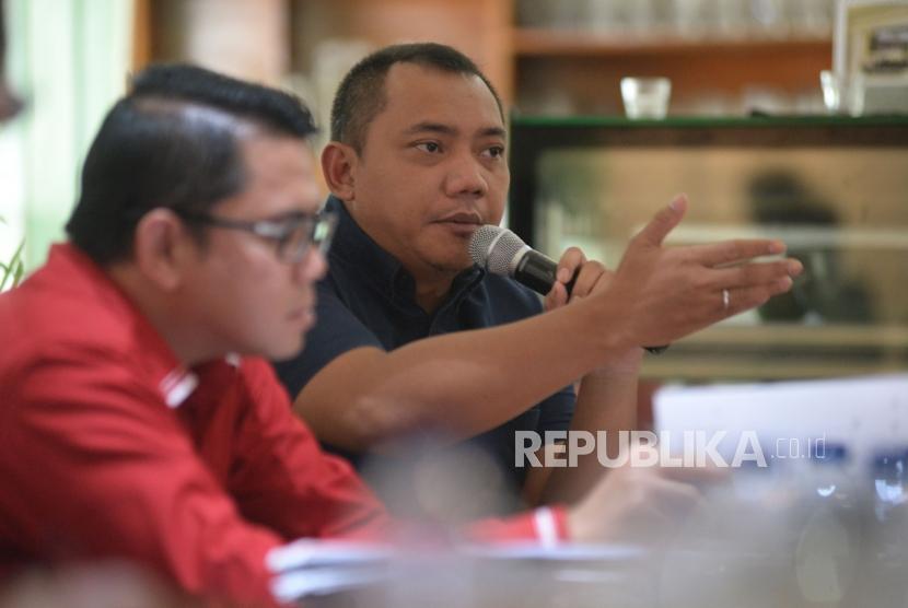 Politikus Partai Nasdem Taufik Basari (kanan) bersama politikus PDIP Arteria Dahlan (kiri).