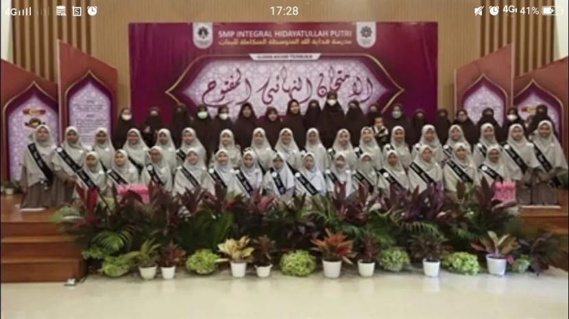 Yayasan Pondok Pesantren Hidayatullah (YPPH) Depok menggelar ujian akhir terbuka untuk tingkat SMP Putri, Rabu (20/4).