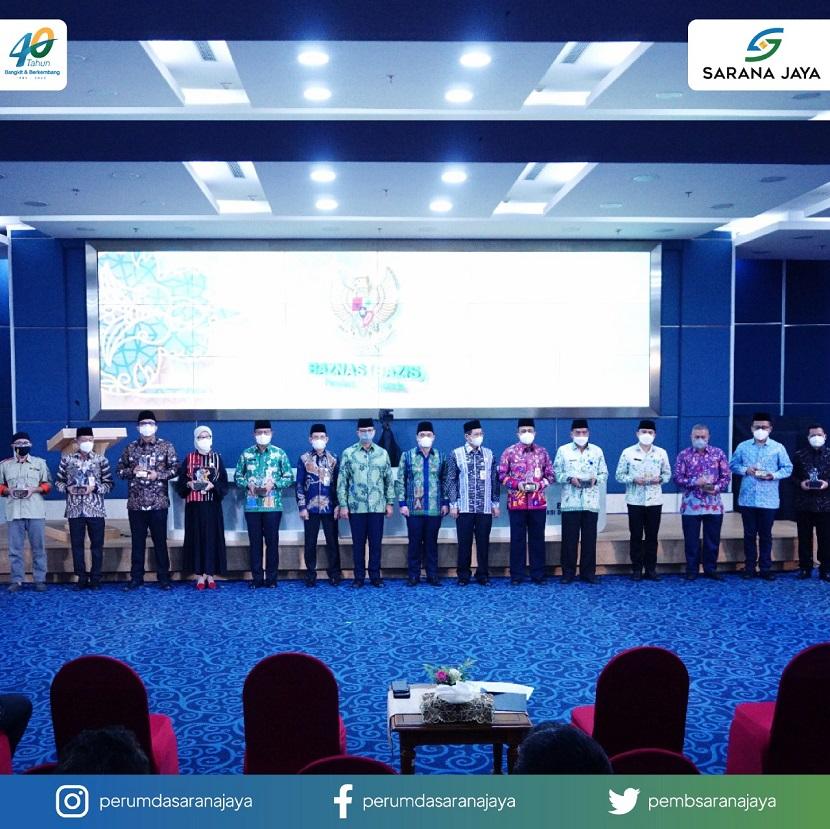 Perumda Pembangunan Sarana Jaya menunaikan zakat perusahaannya pada Kamis (7/4/2022) melalui BAZNAS (BAZIS) Provinsi DKI Jakarta.