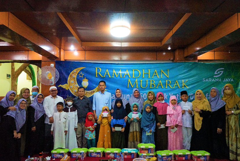 Sarana Jaya memberikan santunan kepada 500 anak yatim piatu dan dhuafa yang tersebar di lima wilayah Kota Administrasi DKI Jakarta. Santunan diberikan dalam bentuk bingkisan dan uang tunai.