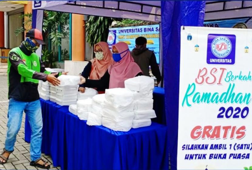 Universitas BSI menggelar kegiatan BSI Berbagi Sesama Insan setiap bulan Ramadhan.