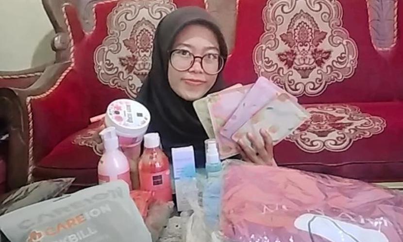 Mila Rosanah merupakan salah satu mahasiswa Universitas BSI (Bina Sarana Informatika), ia memulai usahanya sejak tahun 2010.