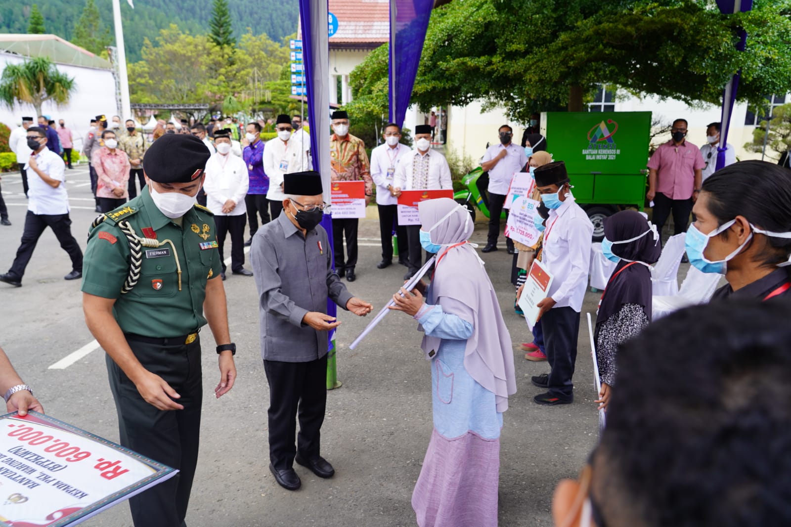 Wapres Serahkan Bansos Migor hingga PKH Senilai Rp480 Miliar dari Kemensos