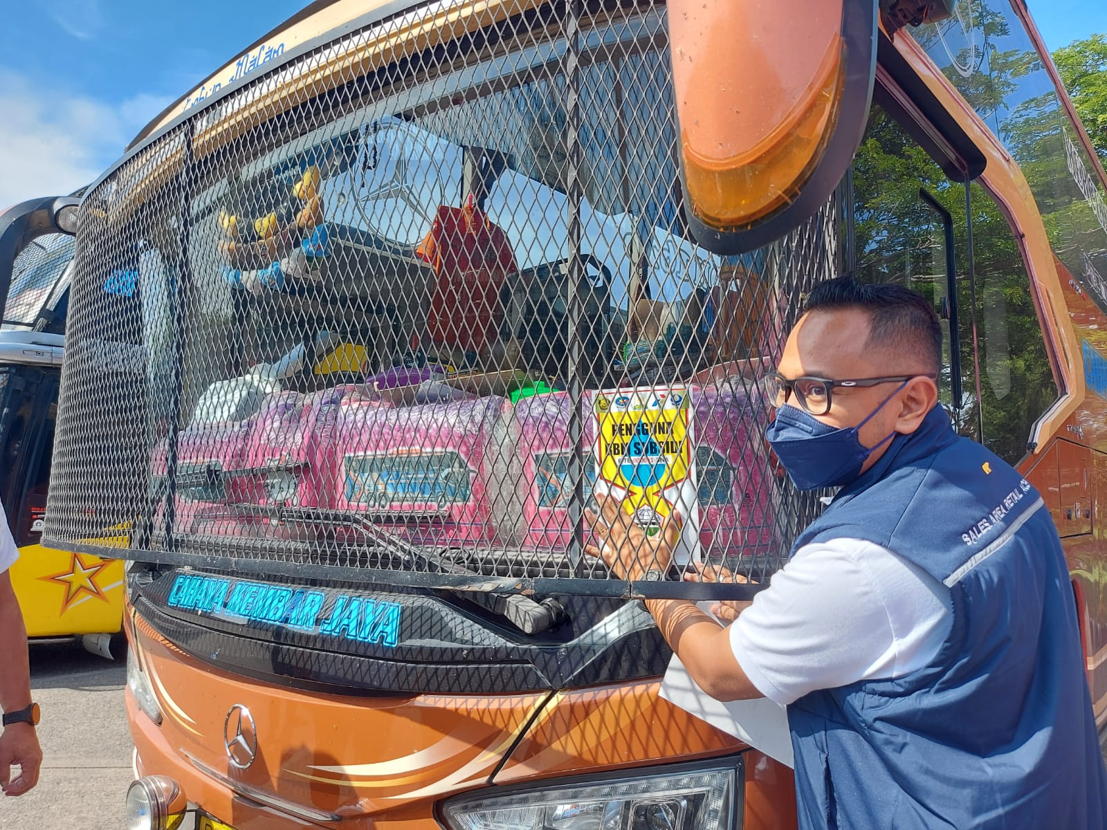 Jadi Prioritas, Angkutan Umum di Aceh Dipasang Stiker BBM Subsidi