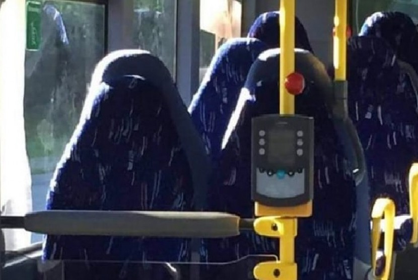 Perempuan mengenakan burqa, ilustrasi