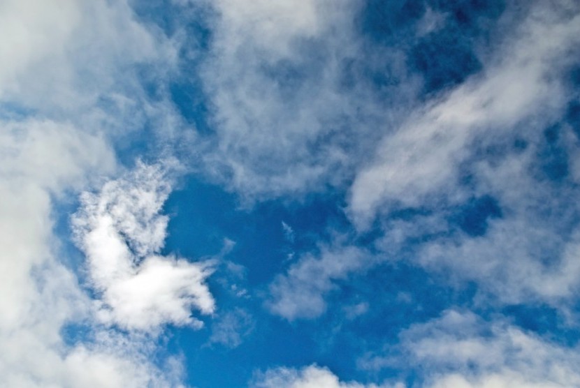 Prakiraan cuaca cerah berawan.