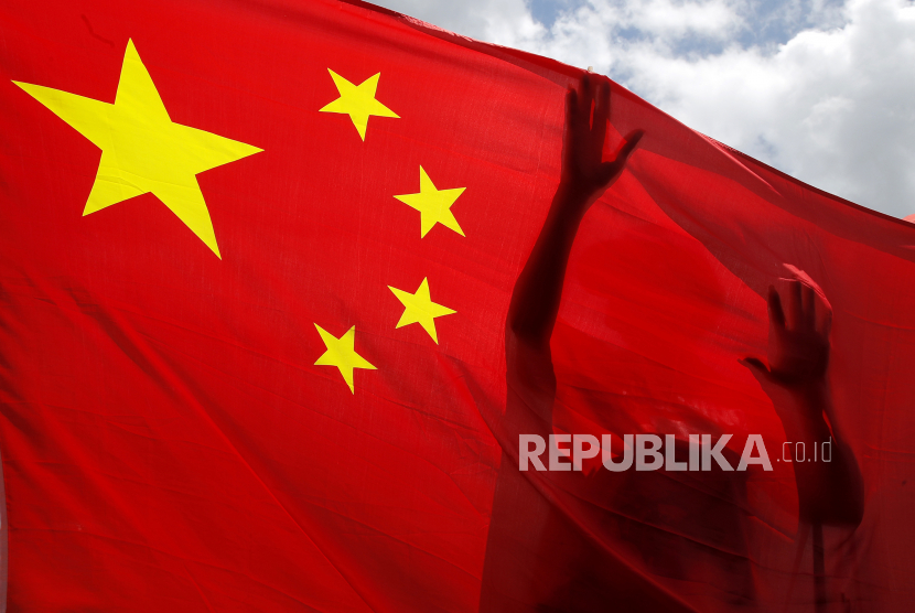 Bendera nasional China. China baru saja meminta platform internet menambah kontrol untuk pengguna di bawah 18 tahun terutama untuk layanan siaran langsung (livestream).