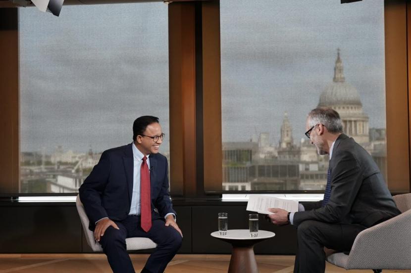 Gubernur DKI Jakarta Anies Rasyid Baswedan diwawancara Pemred Bloomberg New Energy Finance Ben Vickers.