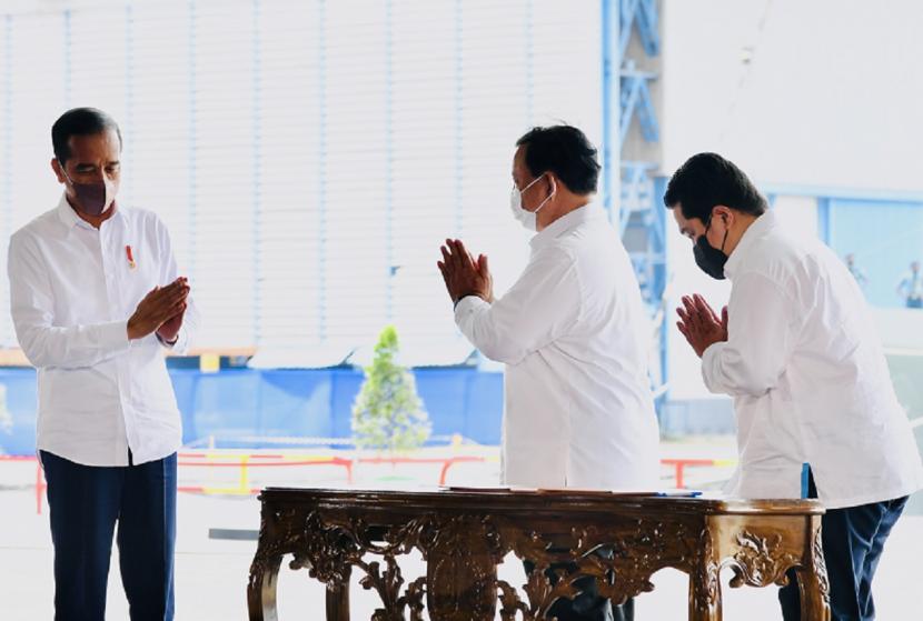 Menteri Badan Usaha Milik Negara (BUMN) Erick Thohir menyambut positif peluncuran holding BUMN industri pertahanan atau Defend ID oleh Presiden Joko Widodo (Jokowi) di Jawa Timur, beberapa waktu lalu.