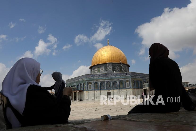 Juru bicara Gerakan Hamas, Hazem Qasem, menyampaikan seruan bagi warga Palestina untuk mengintensifkan kehadiran dan ibadah di Masjid al-Aqsa.