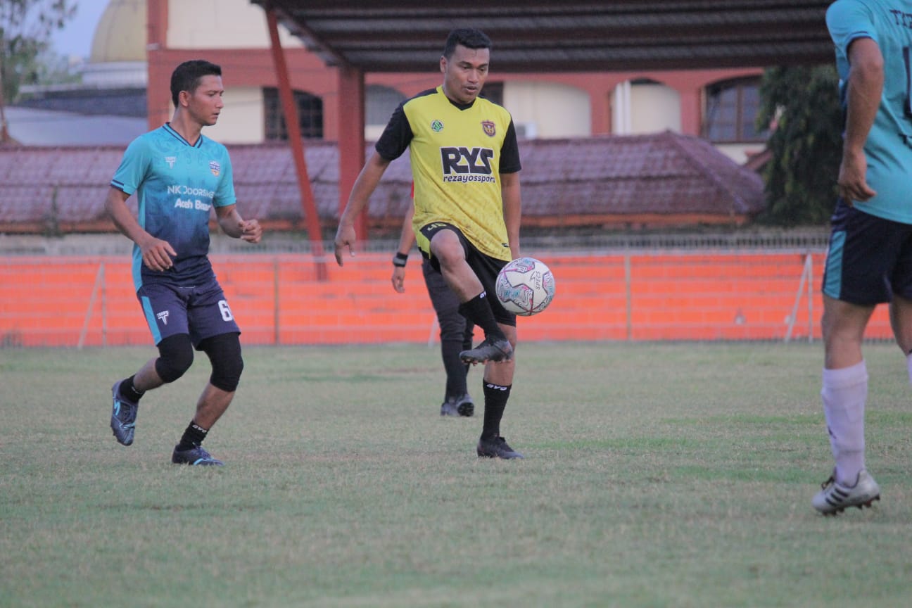 Legend Sigupai Bungkam TKP FC 4-1, Dhien Kallon Sumbang Dua Gol