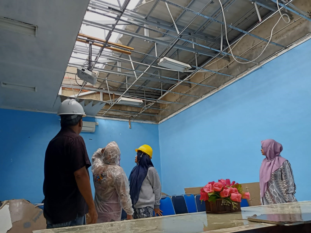 Atap Puskesmas Kuta Alam Banda Aceh Rusak Dihantam Angin Kencang