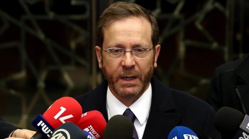 Presiden Israel Isaac Herzog meminta menteri luar negeri Rusia pada Rabu untuk meminta maaf atas