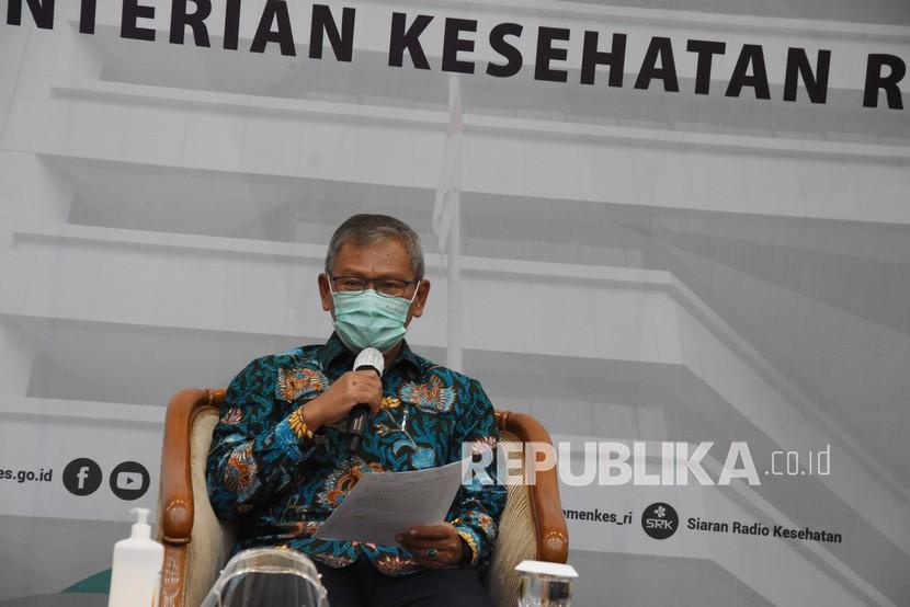 Dirjen Pencegahan dan Pengendalian Penyakit Kemenkes Achmad Yurianto memberikan keterangan pers mengenai perkembangan vaksin COVID-19 di Gedung Kementerian Kesehatan, Jakarta, Senin (19/10/2020). Kementerian Kesehatan mengungkap tiga vaksin COVID-19 dari Sinovac, Sinopharm, dan Cansino asal China telah menyelesaikan uji klinis tahap III di beberapa negara dan rencananya di akhir November 2020 dapat dilakukan penyuntikan bagi 9,1 juta jiwa orang di Indonesia.