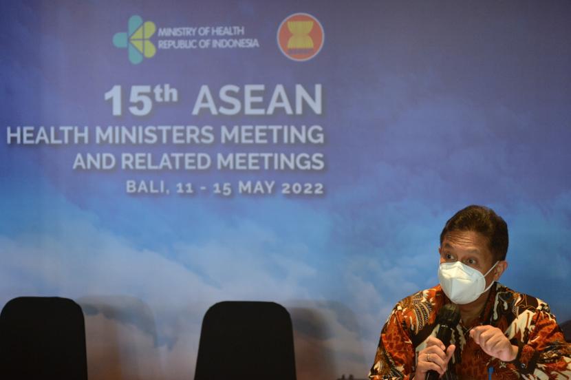 Menteri Kesehatan Budi Gunadi Sadikin memberikan keterangan pers disela-sela kegiatan the 15th ASEAN Health Ministers Meeting di Nusa Dua, Badung, Bali, Sabtu (14/5/2022). Pertemuan Menteri Kesehatan se-ASEAN tersebut membahas sejumlah isu kesehatan seperti standar protokol kesehatan antarnegara ASEAN.