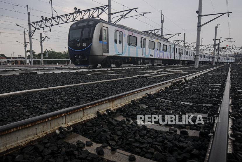 Ilustrasi. Badan Usaha Milik Daerah (BUMD) PT MRT Jakarta mencatat jumlah penumpang mengalami kenaikan hingga mencapai angka 60.967 orang pada H+2 Lebaran atau Kamis (5/5/2022) kemarin.