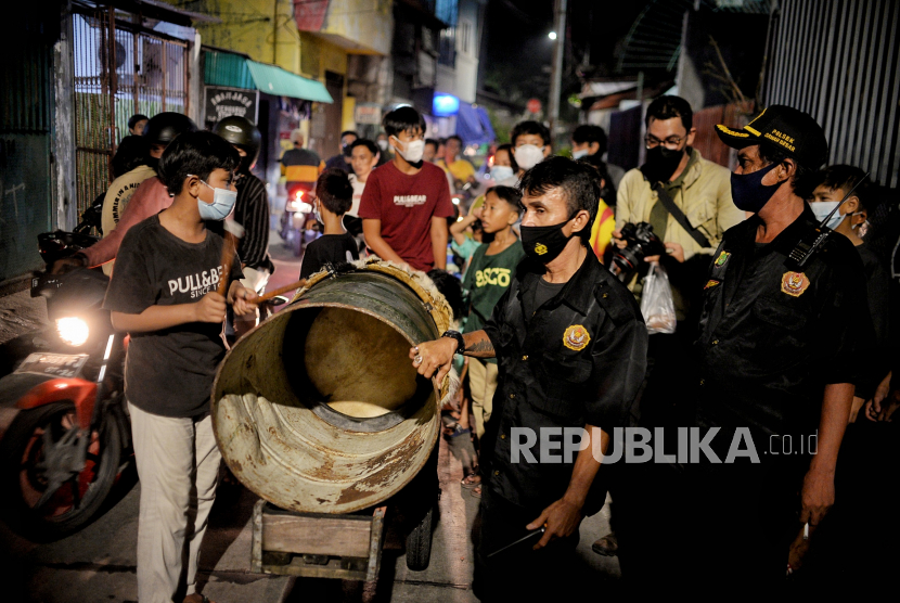Pemerintah Kota (Pemkot) Depok melarang pelaksanaan takbir keliling, pasar tumpah dan open house saat merayakan hari kemenangan, lebaran Idul Fitri 1443 H.