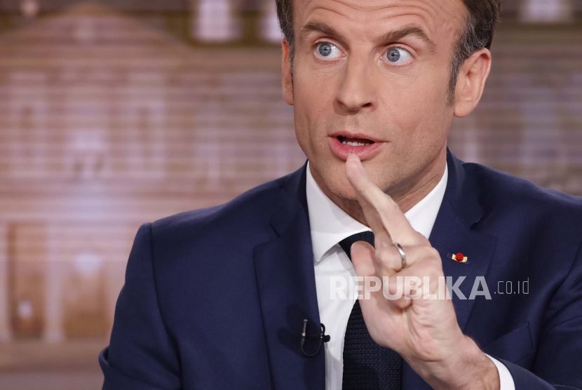 Presiden Prancis Emmanuel Macron mengatakan, bahwa negaranya akan meningkatkan dukungan militer dan kemanusiaan ke Ukraina.