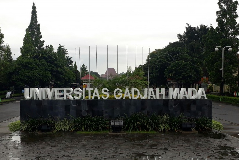 Pintu masuk kompleks Universitas Gadjah Mada (UGM).