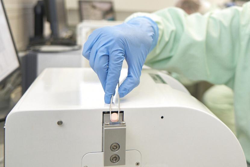Obat antiviral perawatan pasien COVID-19 Paxlovid produksi Pfizer.