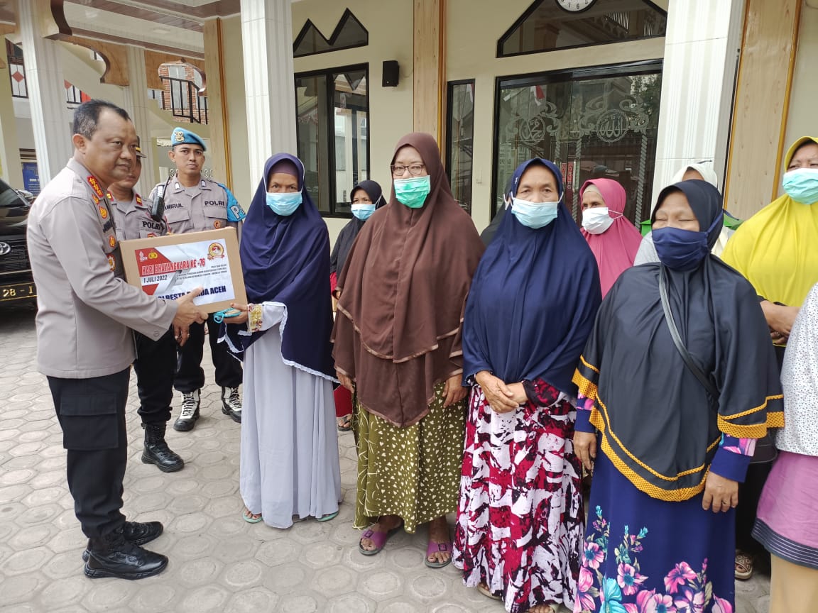 Sambut Hari Bhayangkara ke-76 Polresta Banda Aceh Salurkan Enam Ton Bansos