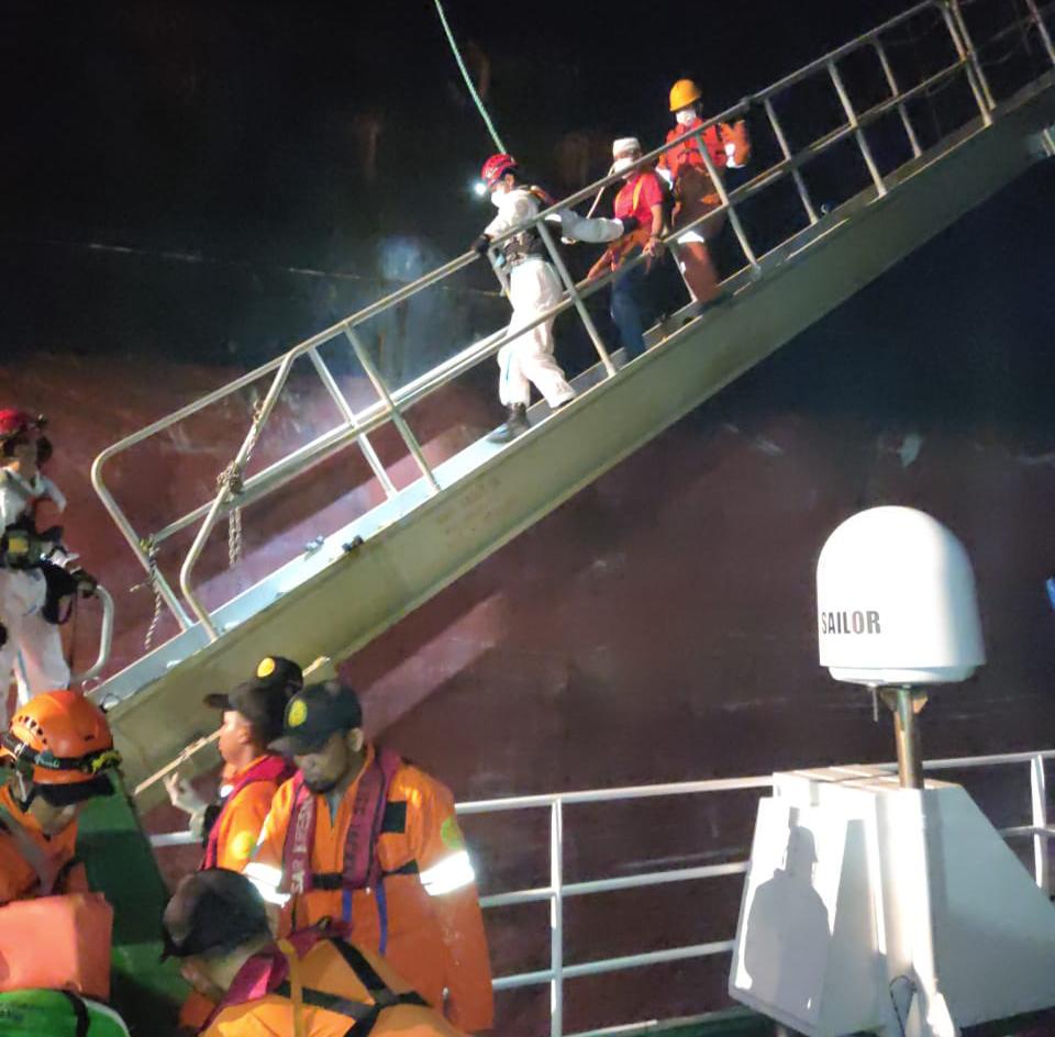 Kecelakaan di Kamar Mesin, Basarnas Evakuasi ABK Kapal Tanker di Perairan Selat Benggala