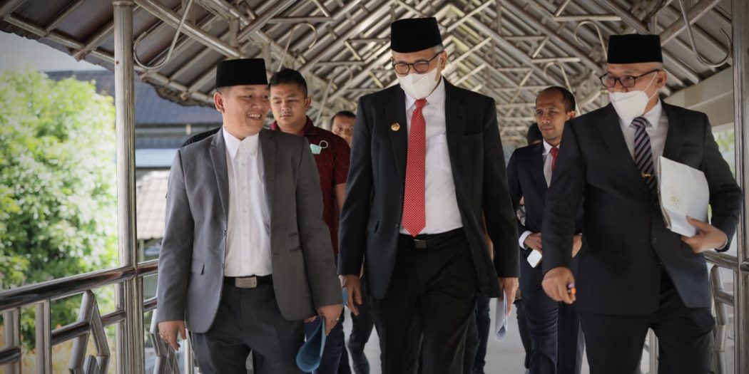 Gubernur Hadiri Paripurna DPRA, Agenda Pendapat Banggar atas Pertanggungjawaban APBA 2021