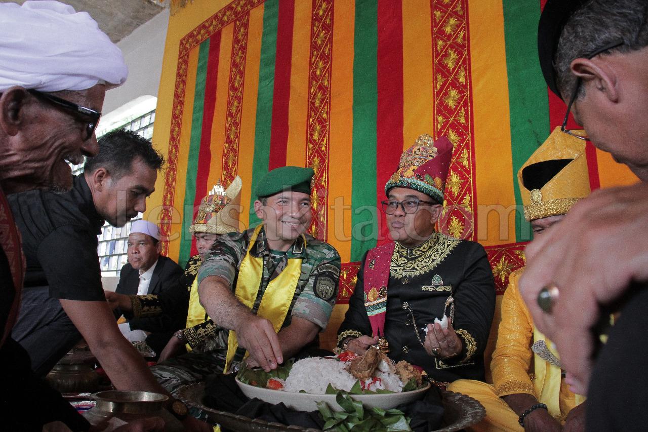 Prosesi Adat Seumeunap dan Seumeuleng