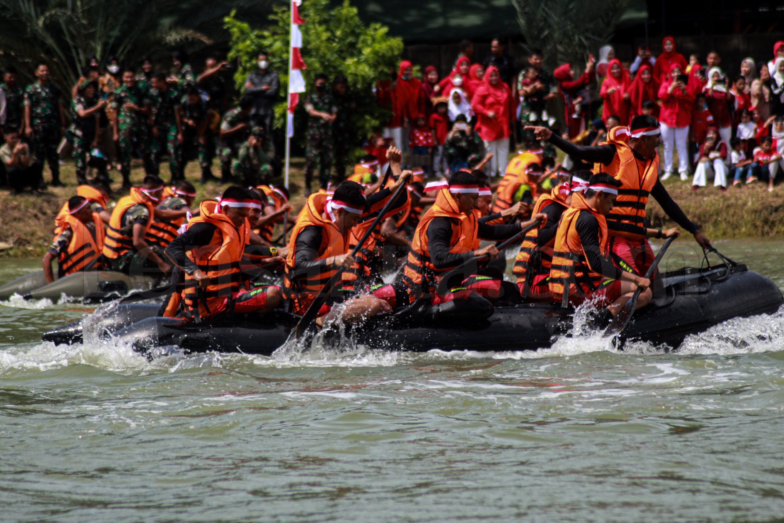 Semangat Peserta Perahu Karet