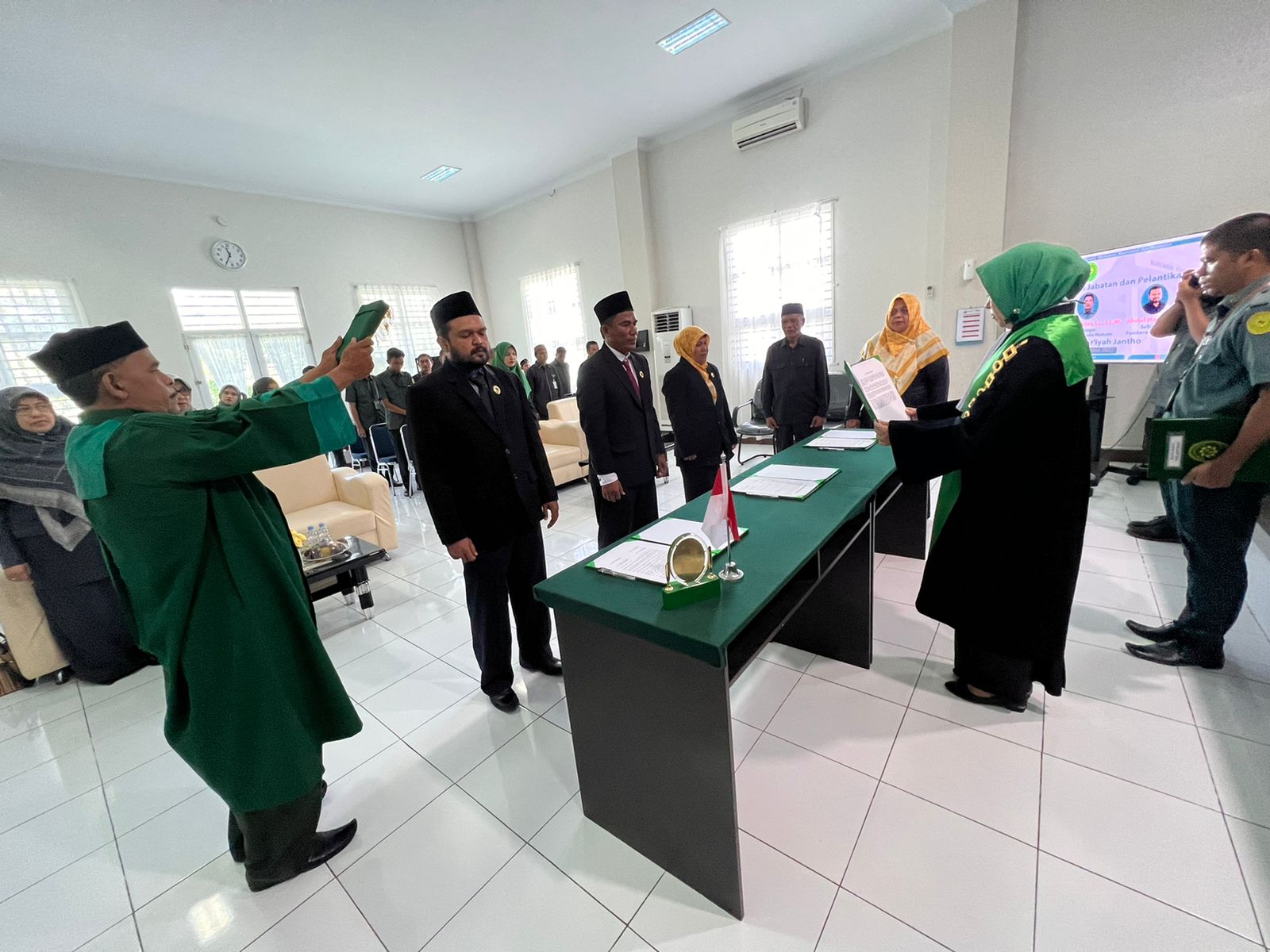 Ketua MS Jantho Lantik Dua Panitera Muda dan Satu Panitera Pengganti