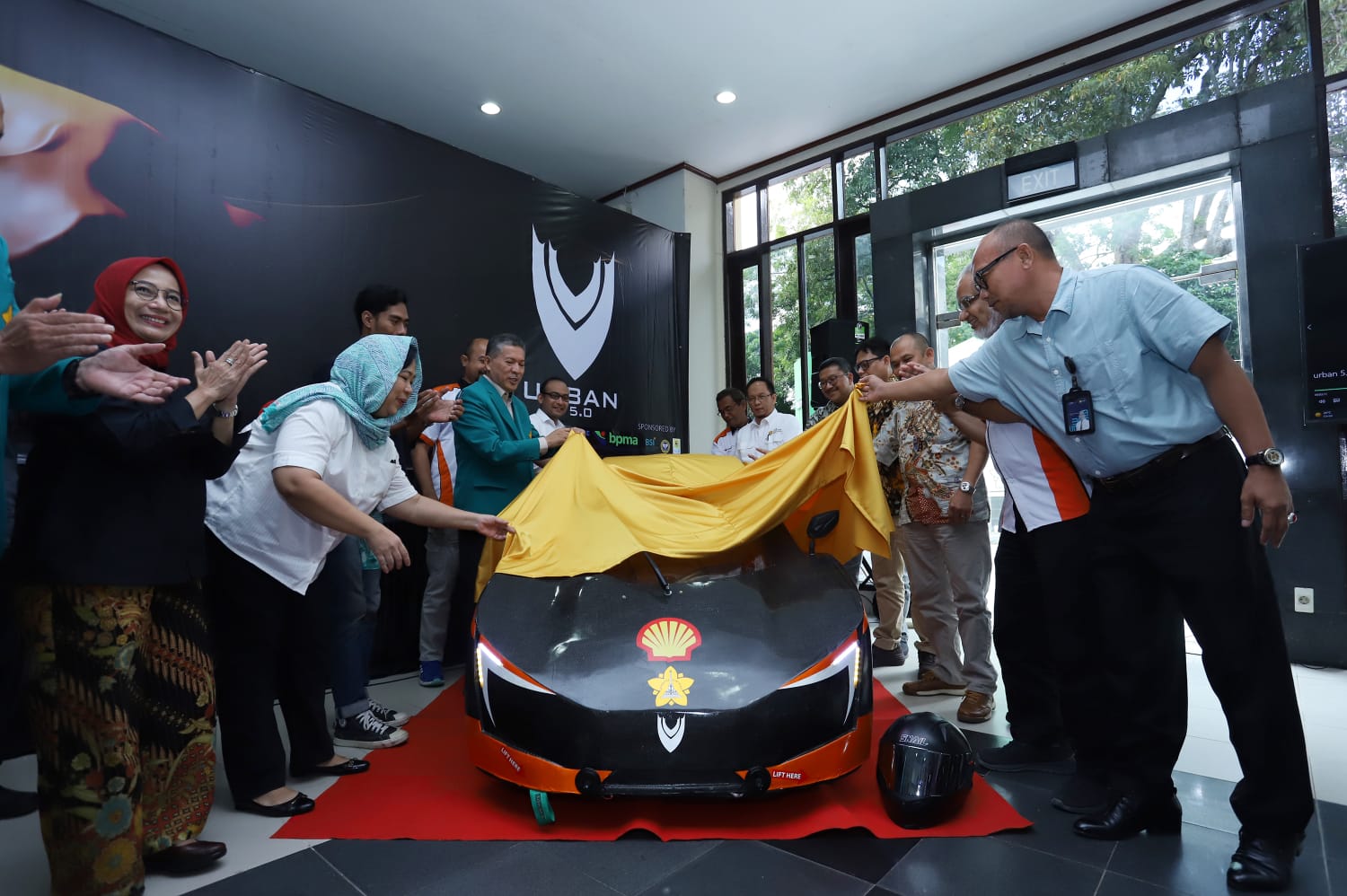 USK Luncurkan Mobil Listrik Urban R 5.0, Siap Berkompetisi di Mandalika