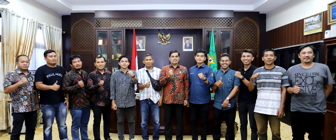 Tepati Janji, Rektor UIN Ar-Raniry Ganti Rugi Papan Bunga Insiden Unjuk Rasa BBM