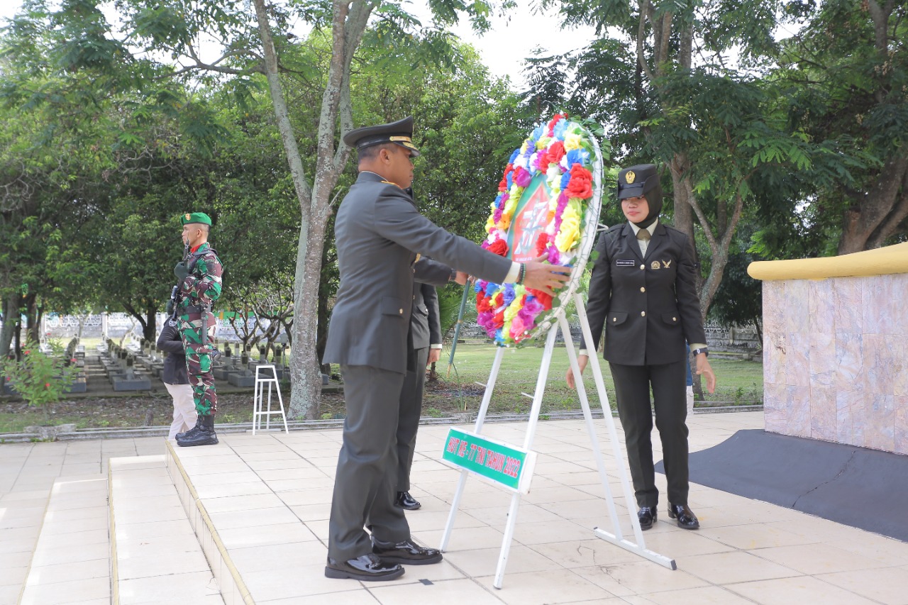 Jelang HUT Ke-77 TNI, Pangdam IM Pimpin Upacara Ziarah dan Tabur Bunga